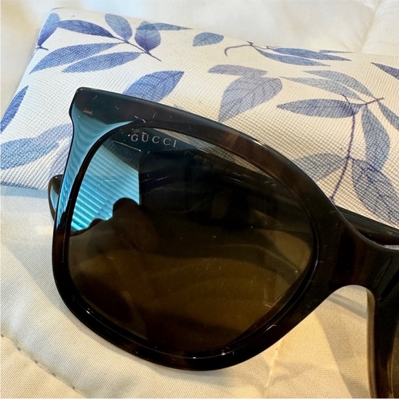 Gucci oversized Tortoise Shell Sunglasses - Picture 3 of 6